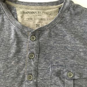 Banana Republic Long Sleeve Henley Size: M in Blue